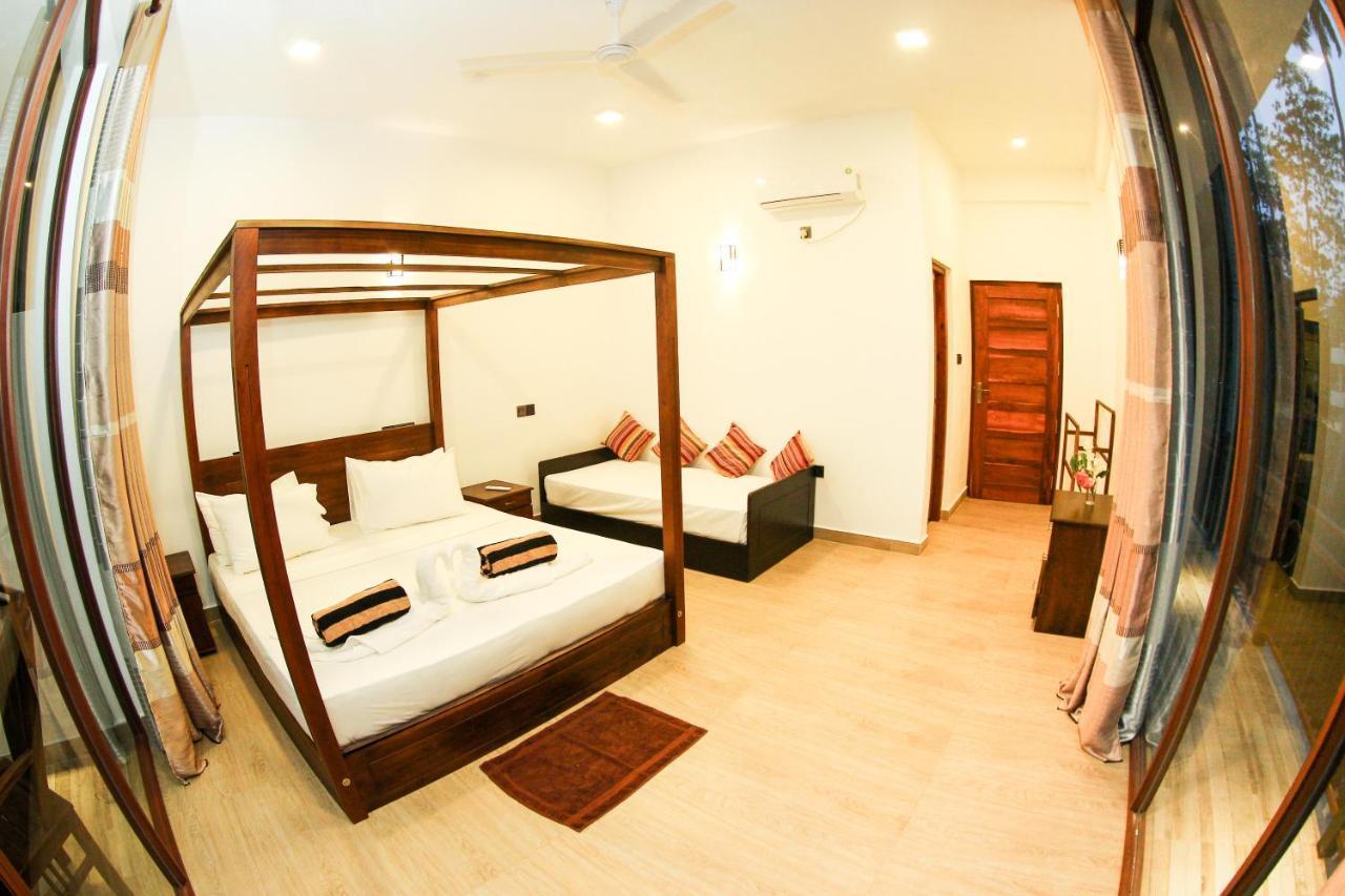 Bay Hiriketiya Hotel Dickwella Exterior photo