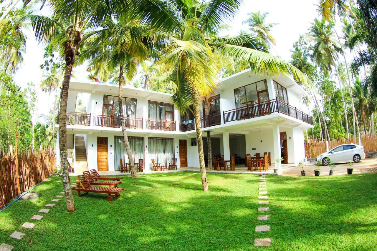Bay Hiriketiya Hotel Dickwella Exterior photo