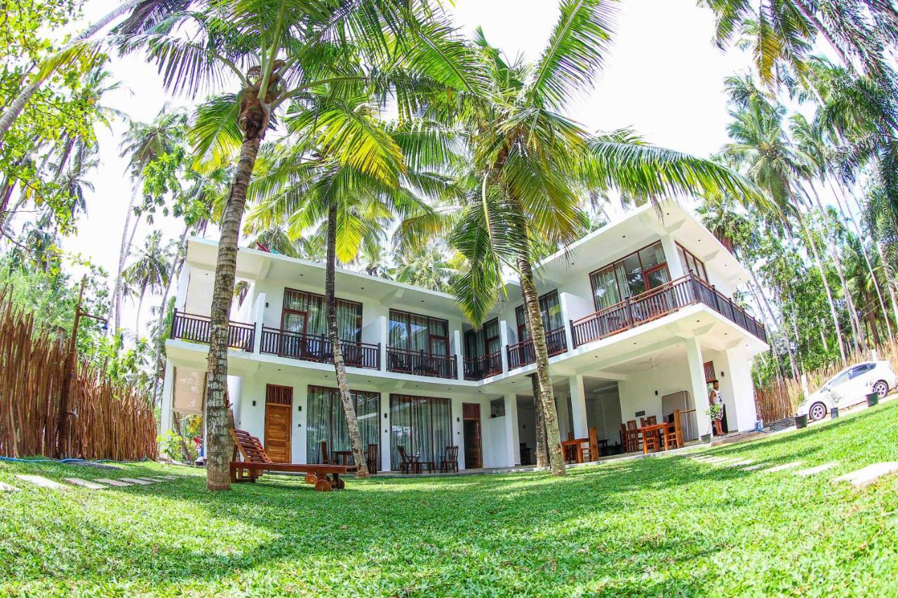 Bay Hiriketiya Hotel Dickwella Exterior photo