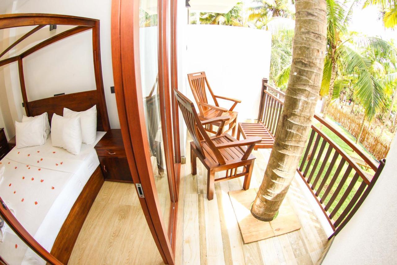 Bay Hiriketiya Hotel Dickwella Exterior photo
