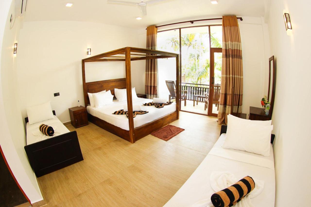 Bay Hiriketiya Hotel Dickwella Exterior photo