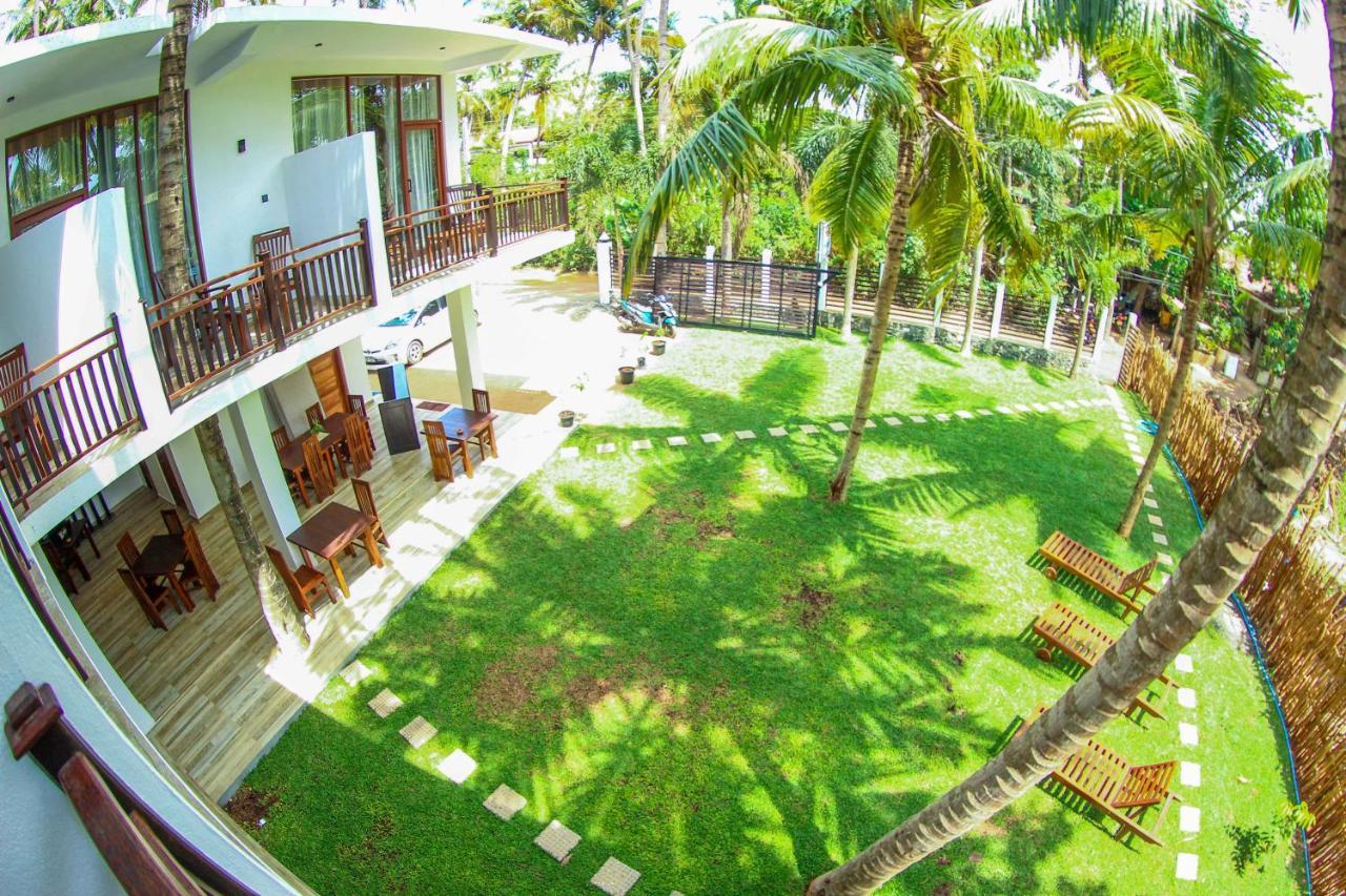 Bay Hiriketiya Hotel Dickwella Exterior photo